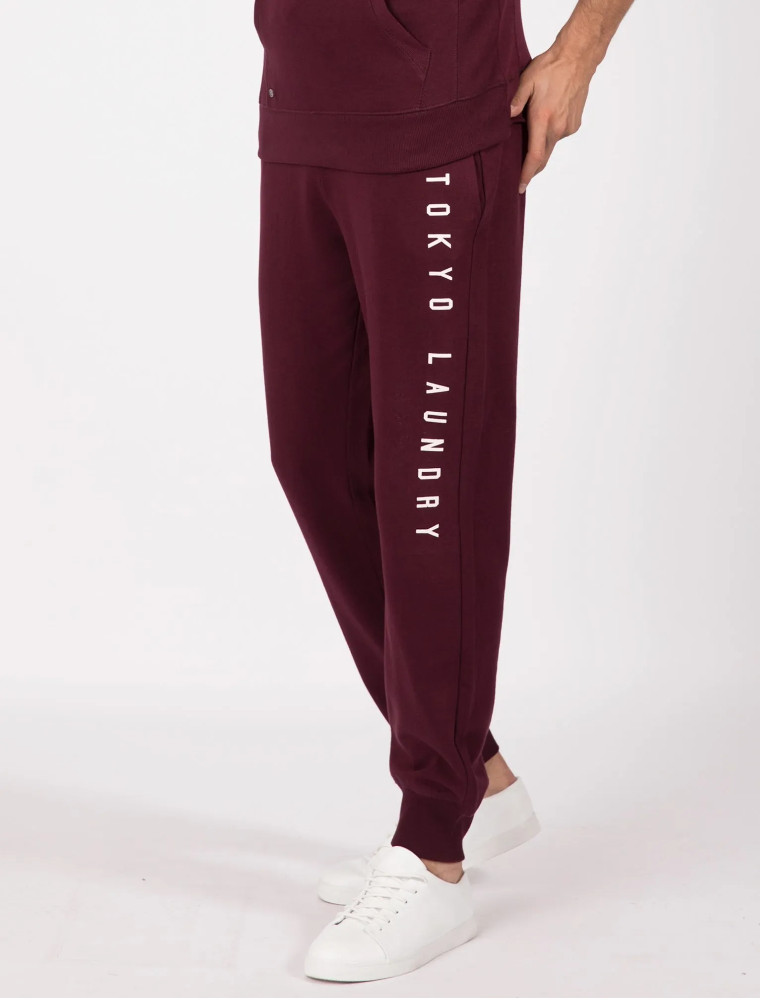 Nanaimo Brush Back Fleece Cuffed Joggers In Windsor Wine - Tokyo Laundry